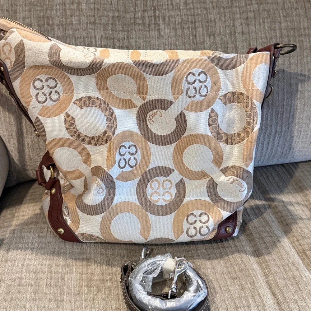 Coach Signature Canvas Shoulder Bag - Cream and Brown shoulder strap included - Picture 4 of 8